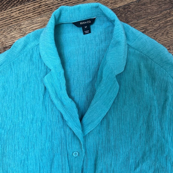 Women’s Vintage Blouse - Picture 2 of 3